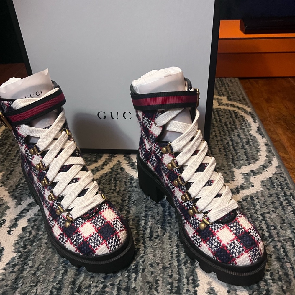 Gucci Tweed Brand New Trip Lugs Size 37